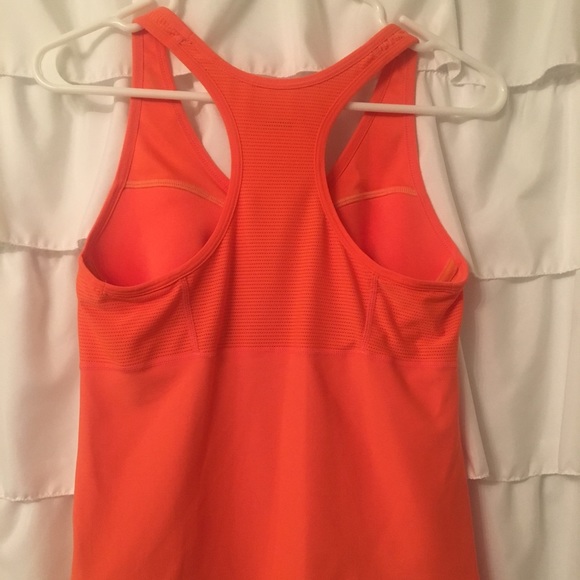 Nike Dry Fit Racer Back Tank Top Size M - Picture 2 of 3